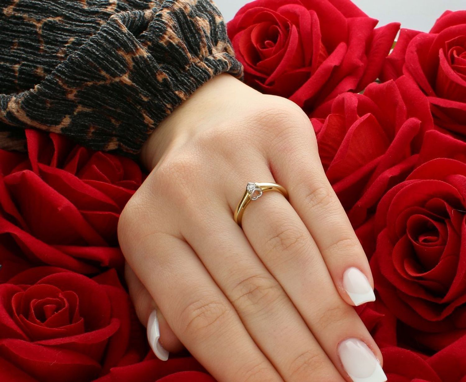 Złoty pierścionek damski 585 Diament w oryginalnej oprawie R 2415X.jpg